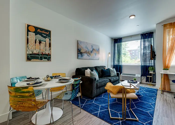 Bright & Cozy Walkable Alberta Condo, Fast Wifi, & Quite