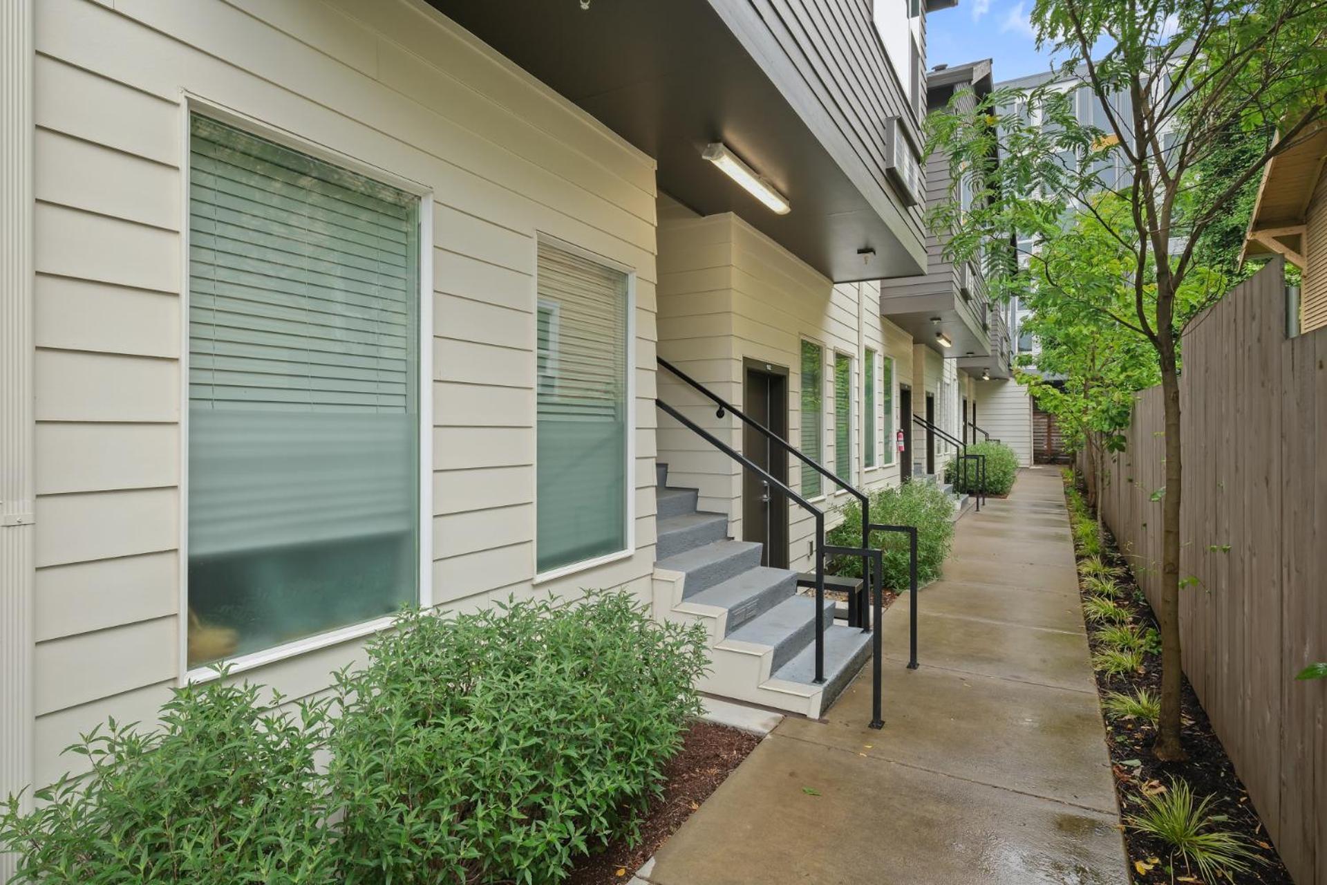 Holiday home Bright & Cozy Walkable Alberta Condo, Fast Wifi, & Quite *