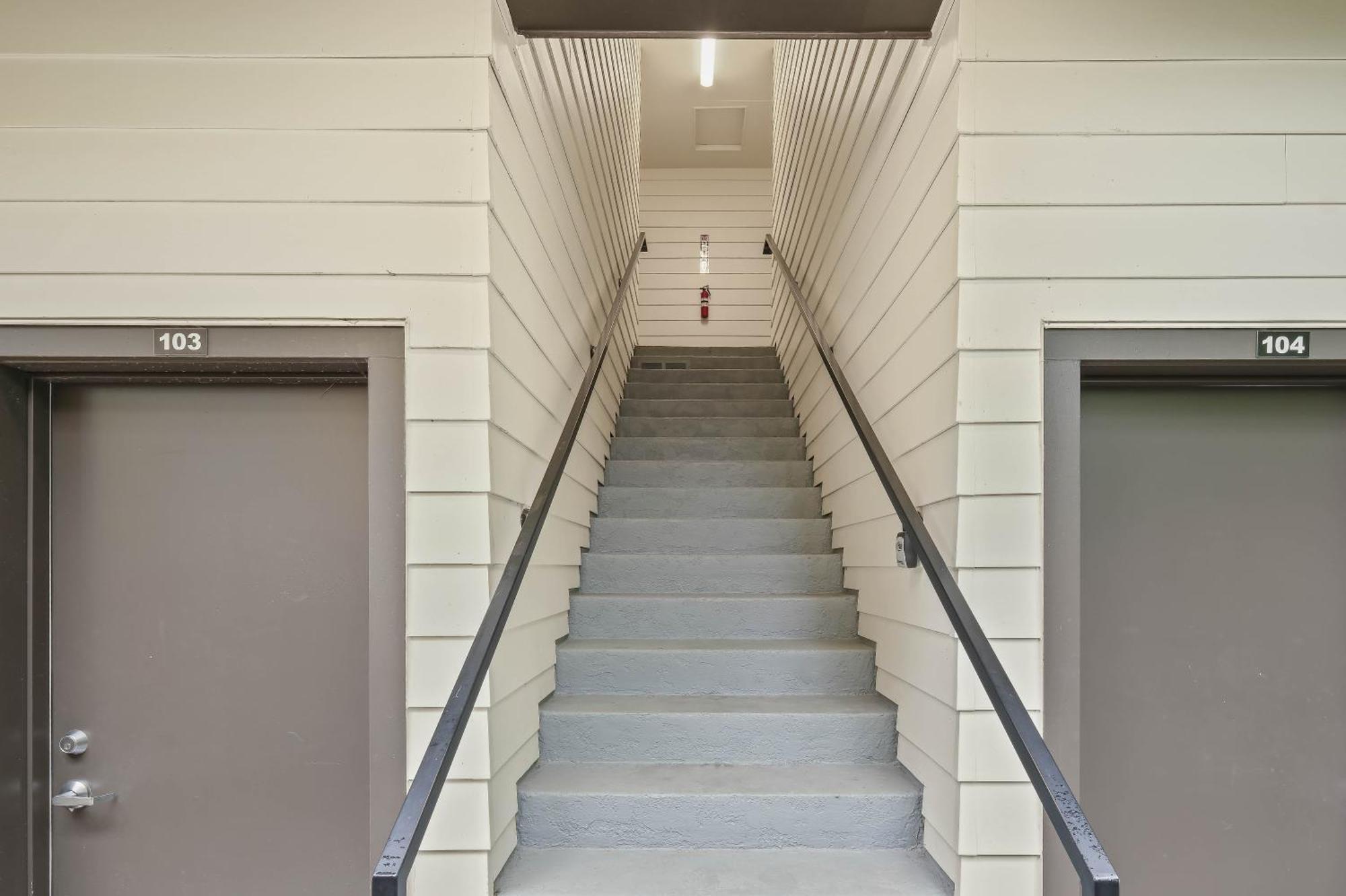 Bright & Cozy Walkable Alberta Condo, Fast Wifi, & Quite Portland