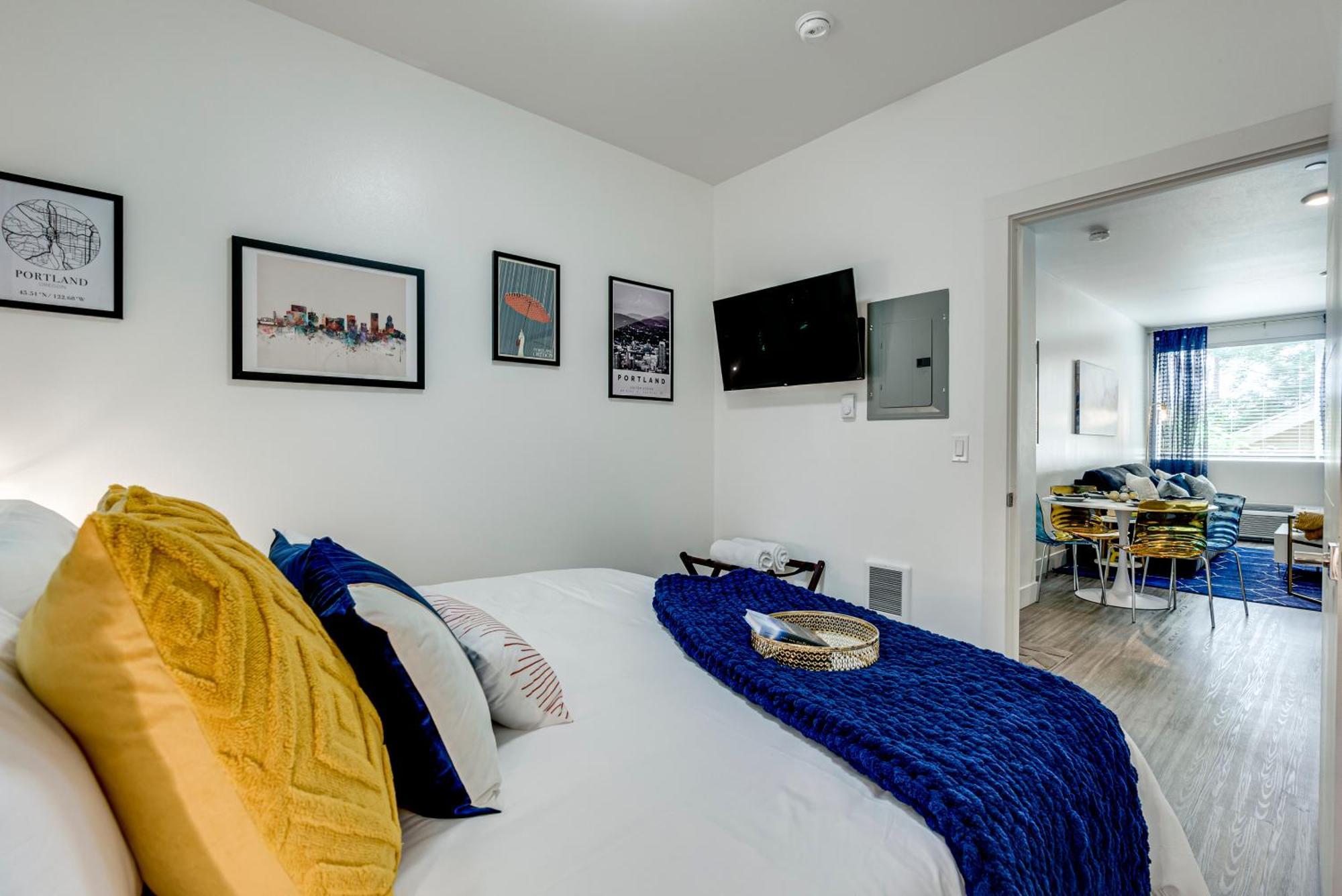 Holiday home Bright & Cozy Walkable Alberta Condo, Fast Wifi, & Quite *
