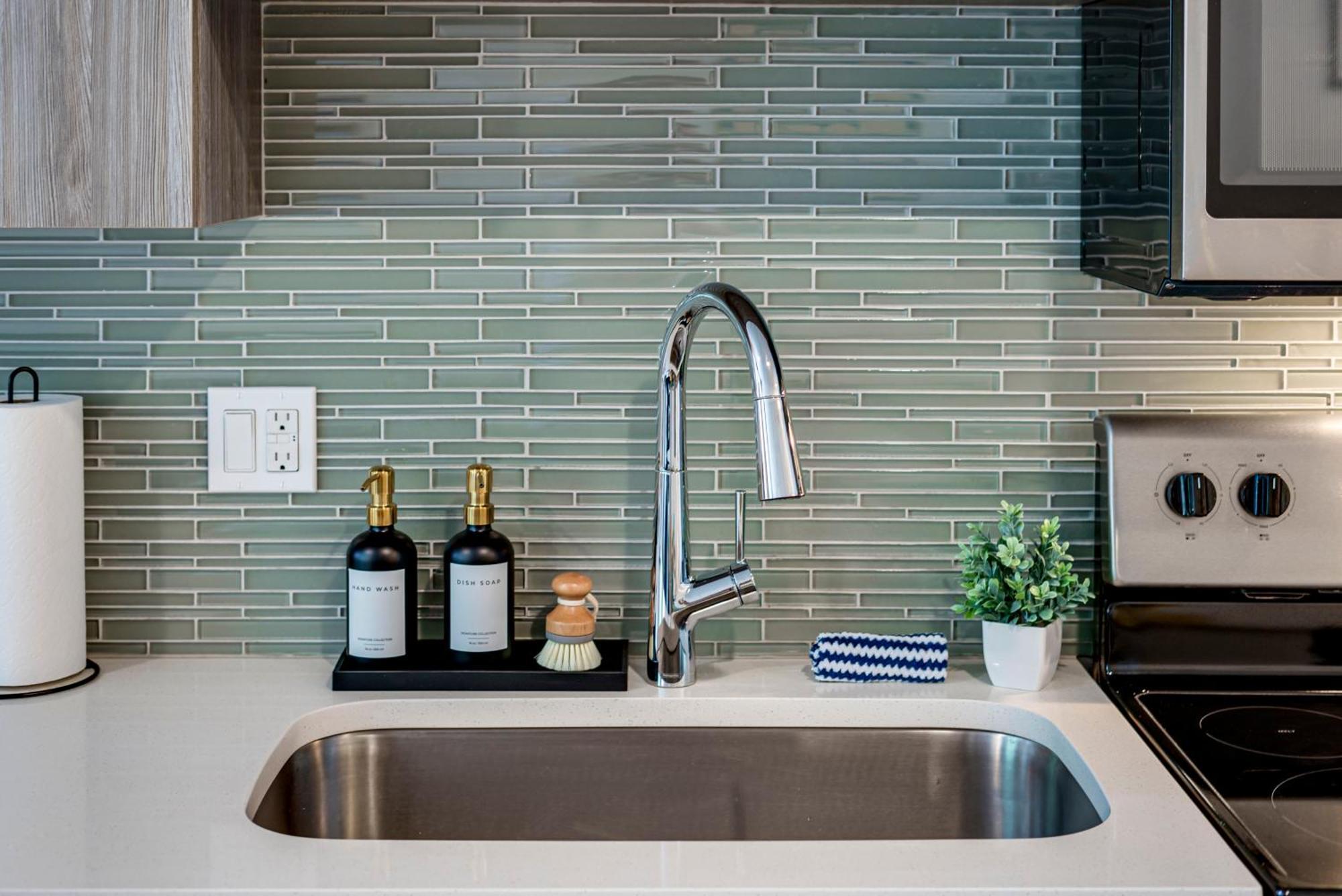 Bright & Cozy Walkable Alberta Condo, Fast Wifi, & Quite Holiday home Portland