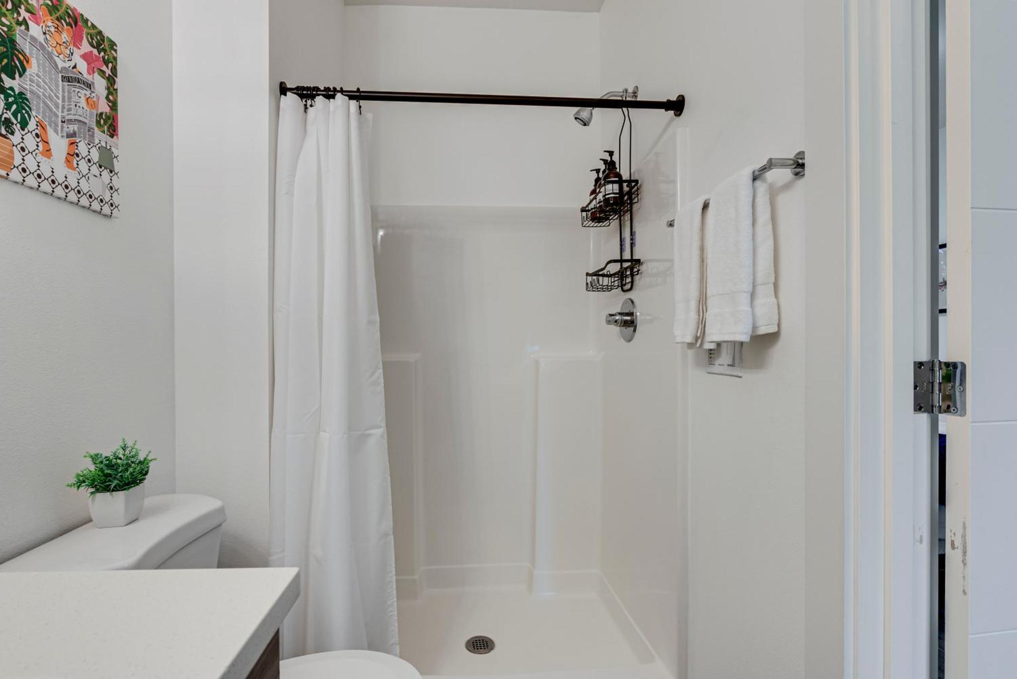Bright & Cozy Walkable Alberta Condo, Fast Wifi, & Quite Holiday home Portland