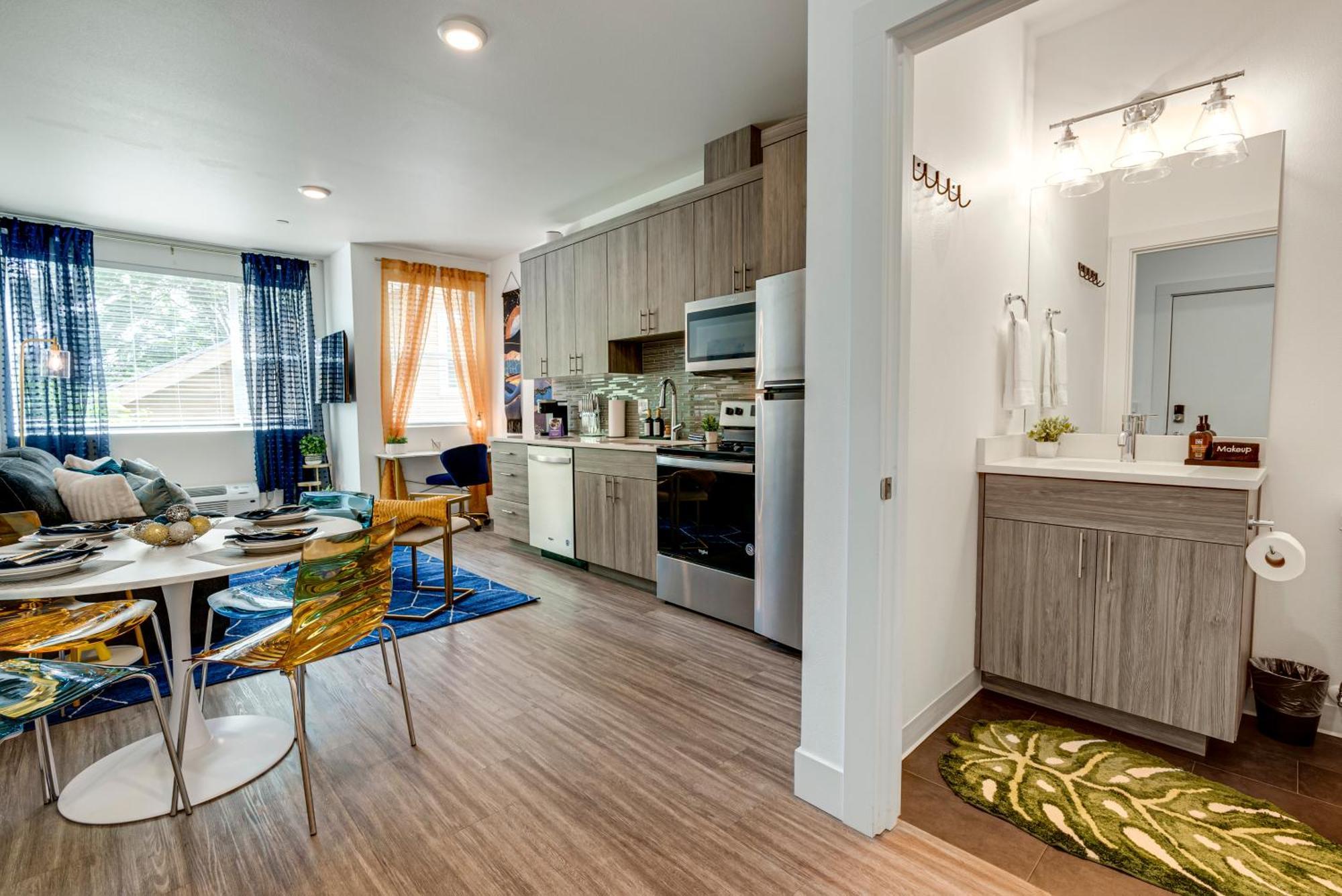 Holiday home Bright & Cozy Walkable Alberta Condo, Fast Wifi, & Quite *