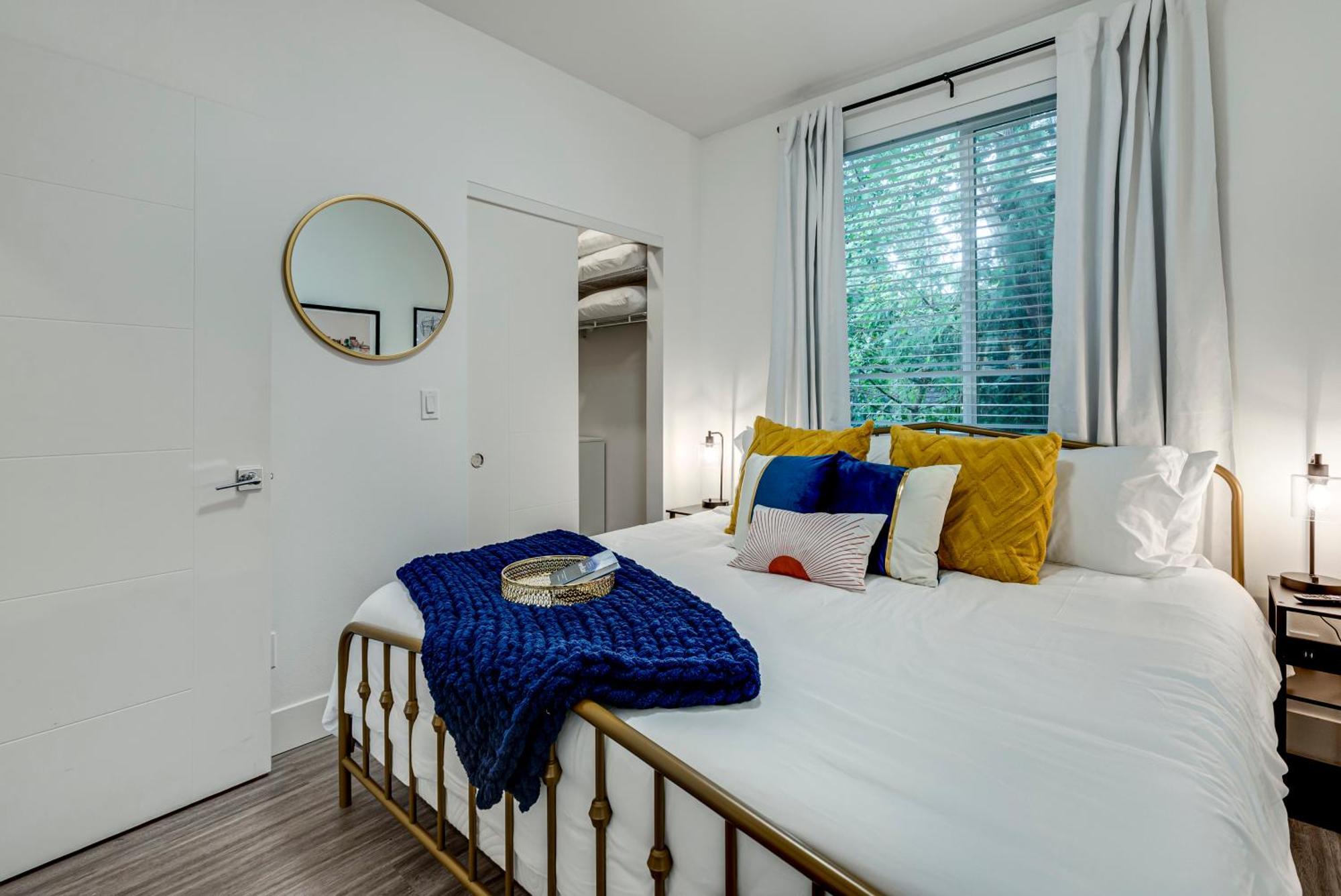 Holiday home Bright & Cozy Walkable Alberta Condo, Fast Wifi, & Quite