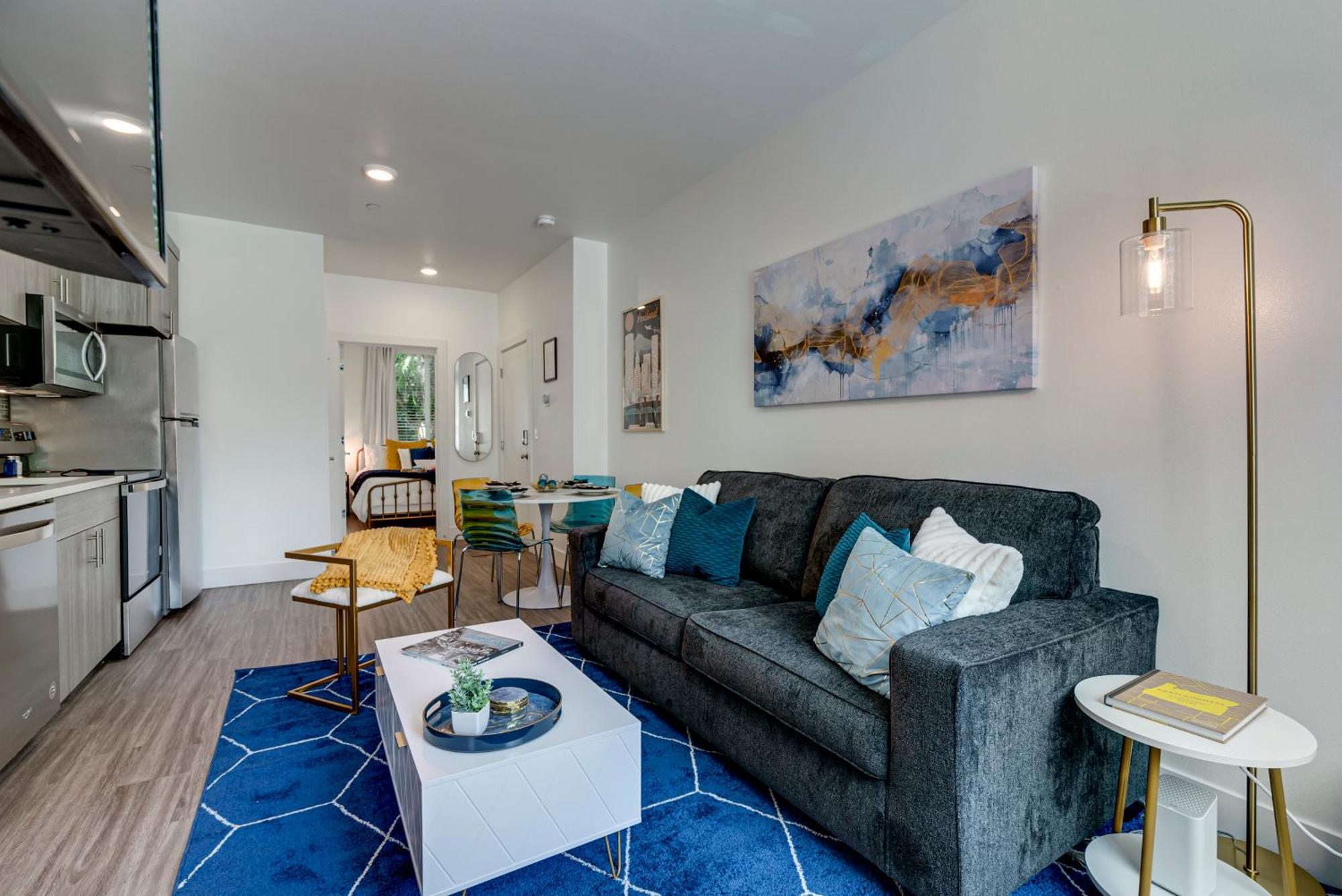 Holiday home Bright & Cozy Walkable Alberta Condo, Fast Wifi, & Quite