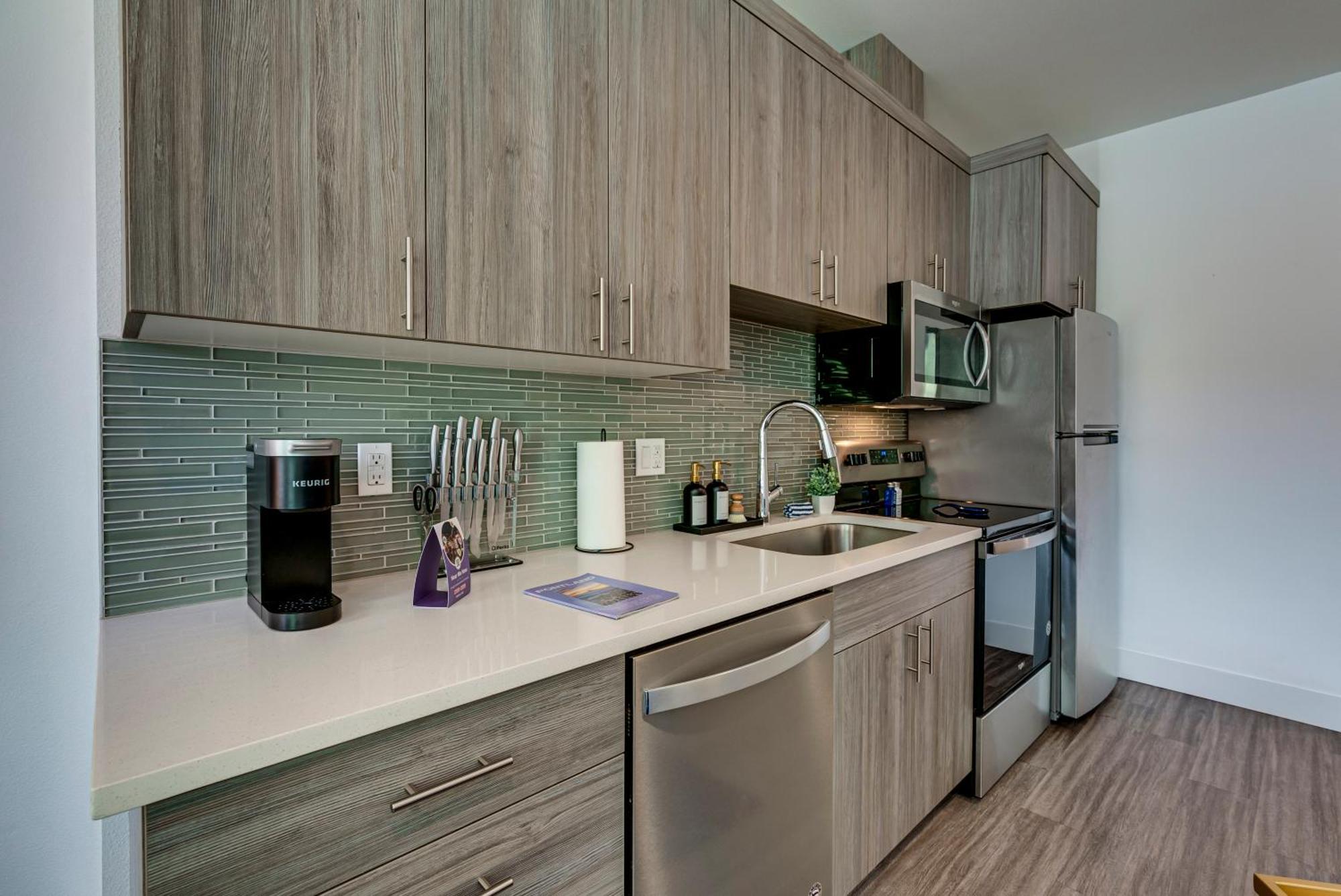 Bright & Cozy Walkable Alberta Condo, Fast Wifi, & Quite Holiday home Portland