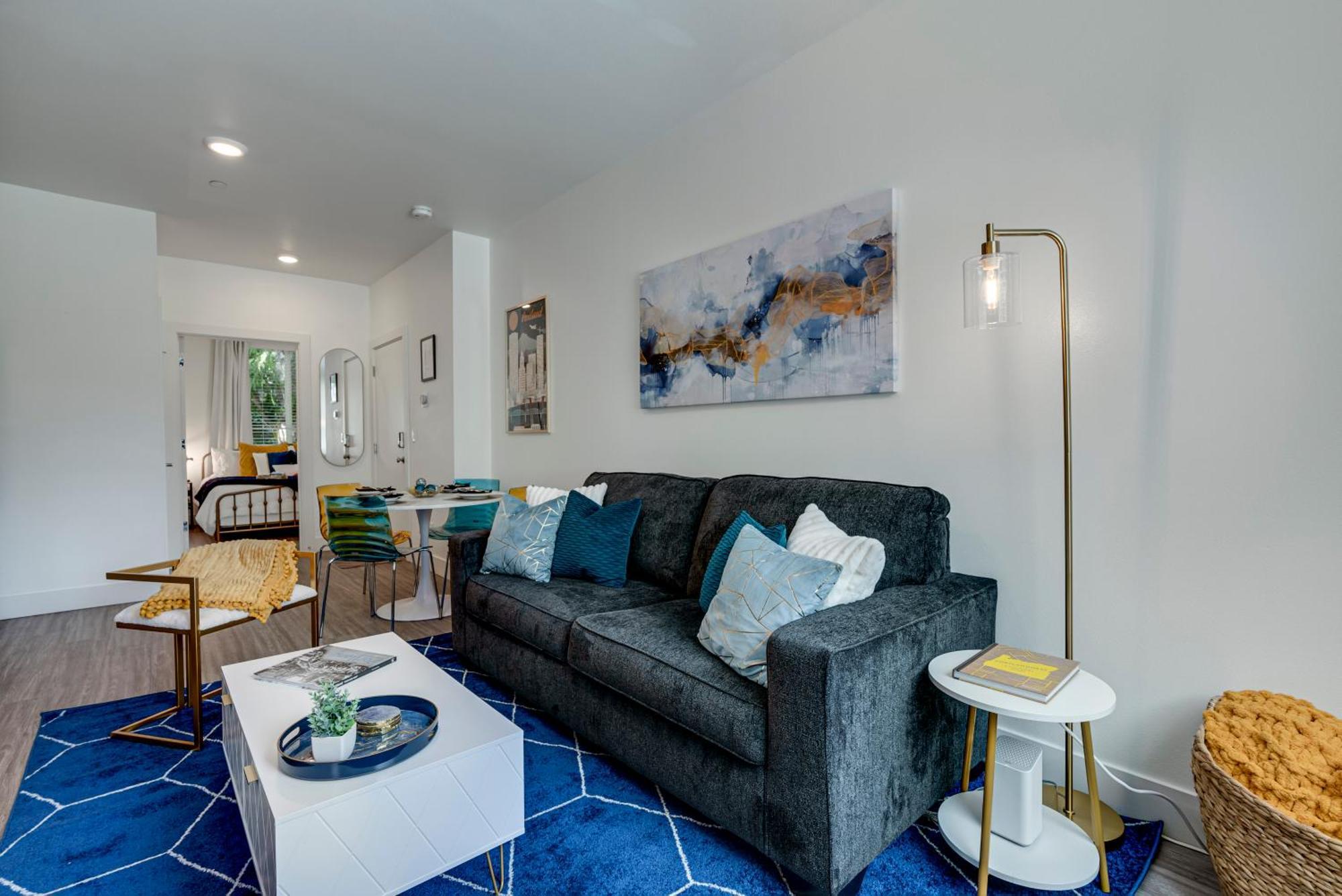 Bright & Cozy Walkable Alberta Condo, Fast Wifi, & Quite * Portland