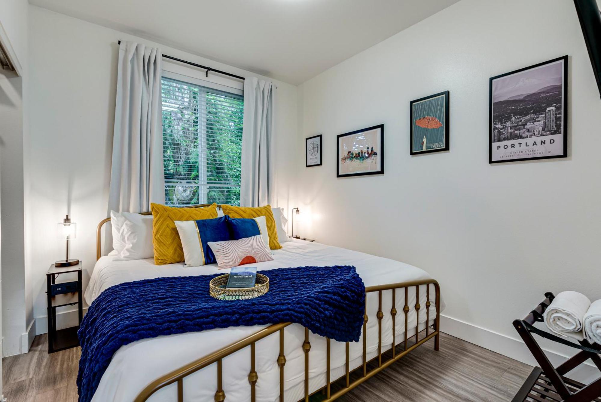 Bright & Cozy Walkable Alberta Condo, Fast Wifi, & Quite * Portland